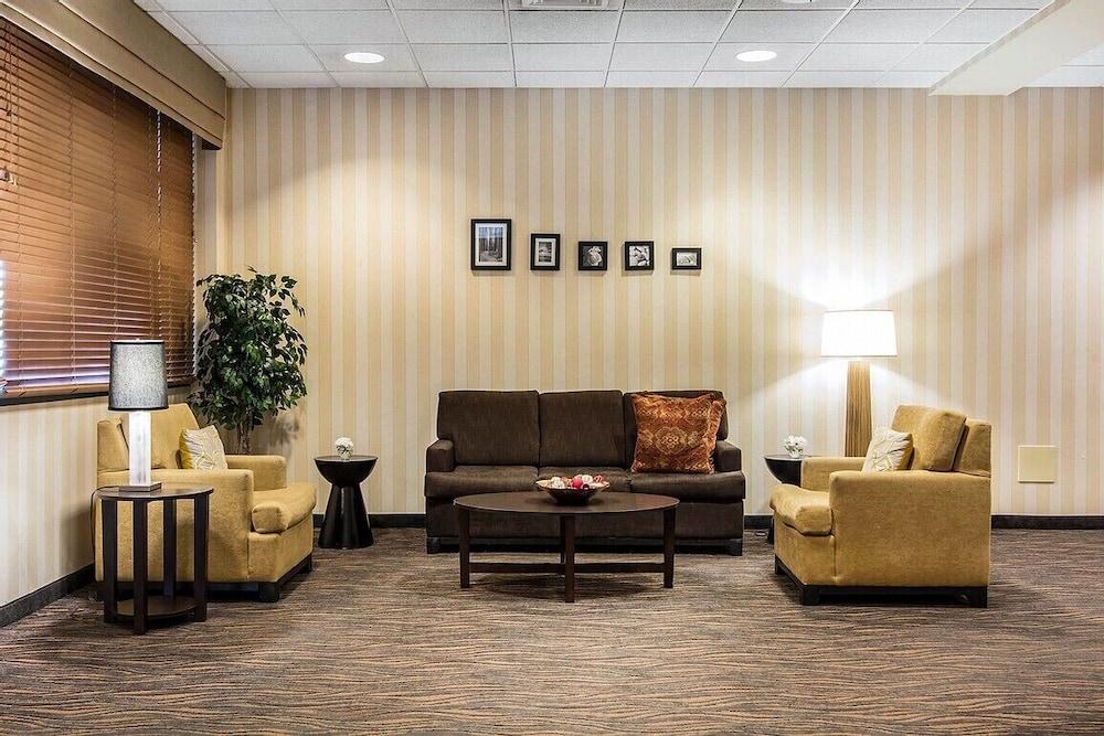 Quality Suites Lake Wright Norfolk Airport Екстериор снимка
